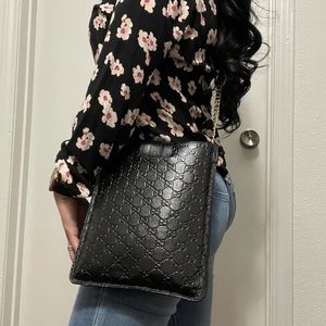 SOLD —-Gucci Pouch crossbody